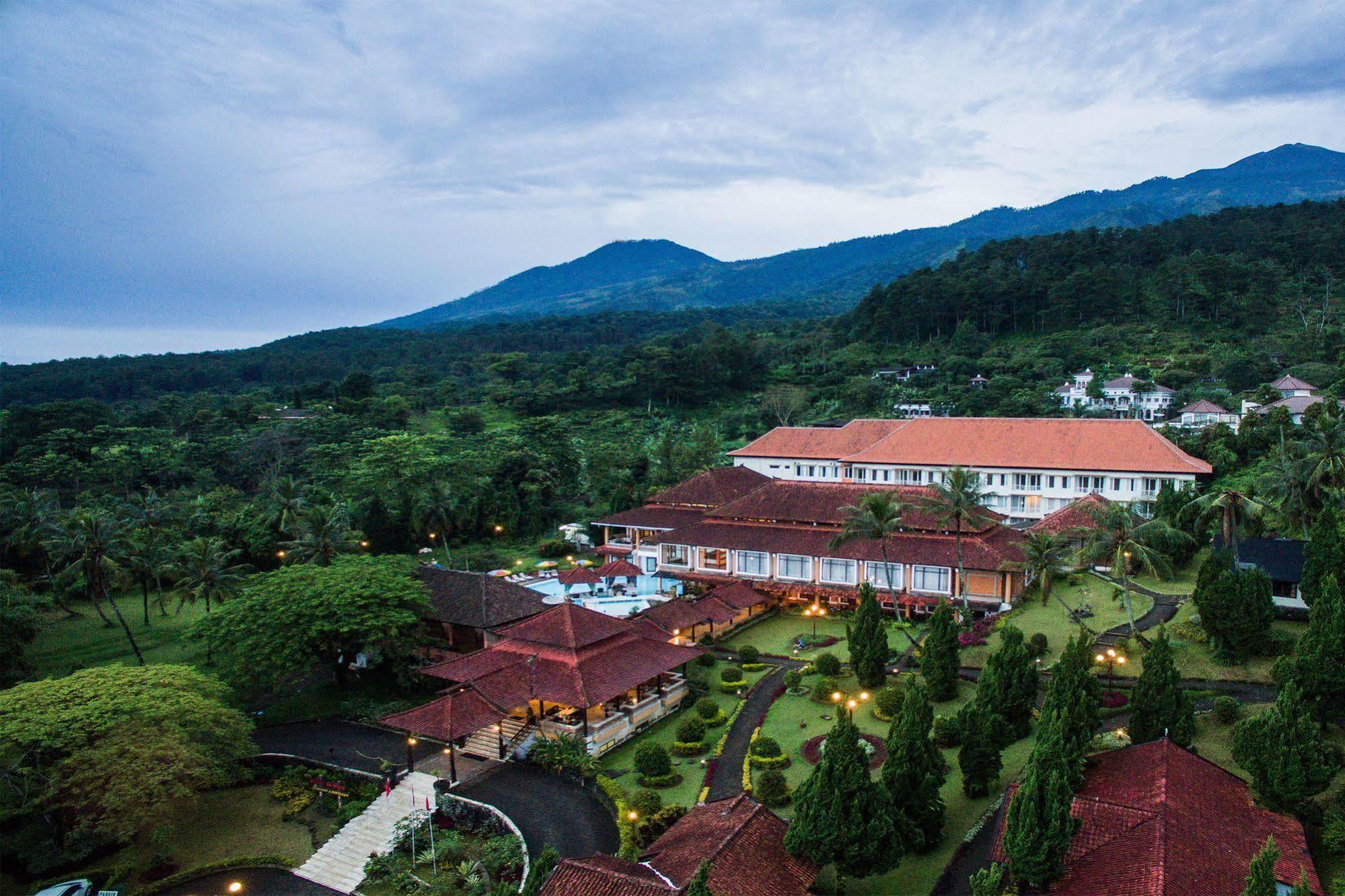 Royal Trawas Hotel&cabañas Exterior foto